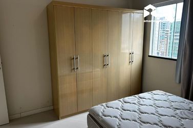 Apartamento para alugar - 140m&sup2; - Meia Praia