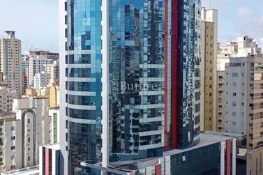 Apartamento &agrave; venda - 229m&sup2; - Meia Praia
