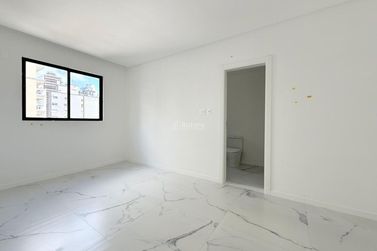 Apartamento &agrave; venda - 160m&sup2; - Meia Praia