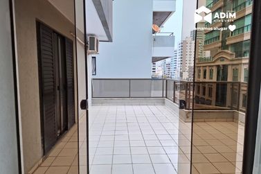 Apartamento para alugar - 193m&sup2; - Meia Praia