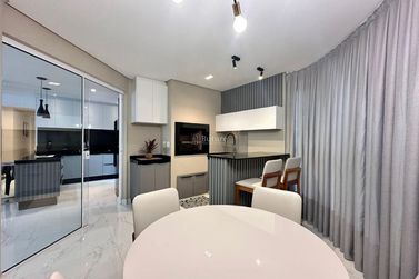 Apartamento &agrave; venda - 129m&sup2; - Meia Praia