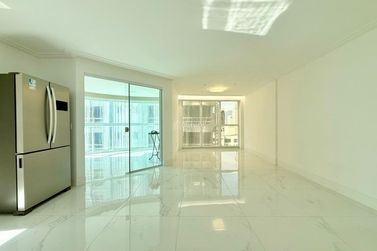 Apartamento &agrave; venda - 129m&sup2; - Meia Praia
