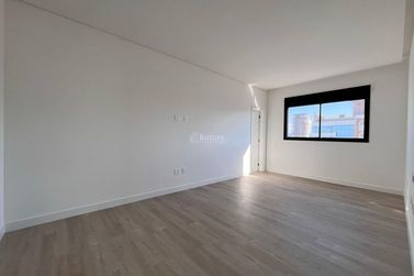 Apartamento &agrave; venda - 153m&sup2; - Meia Praia