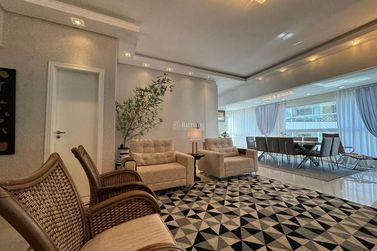 Apartamento &agrave; venda - 180m&sup2; - Meia Praia
