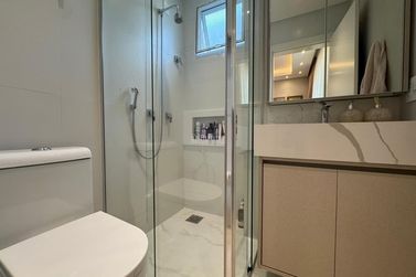 Apartamento &agrave; venda - 142m&sup2; - Meia Praia