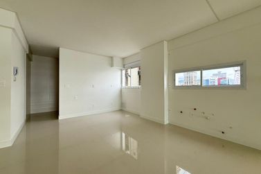Apartamento &agrave; venda - 213m&sup2; - Meia Praia