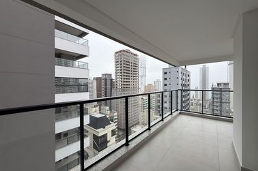 Apartamento &agrave; venda - 136m&sup2; - Meia Praia