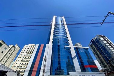 Apartamento &agrave; venda - 220m&sup2; - Meia Praia