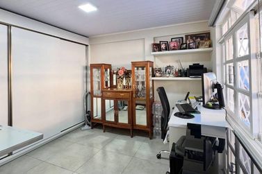 Casa &agrave; venda - 300m&sup2; - Cedro