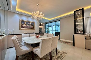 Apartamento &agrave; venda - 165m&sup2; - Meia Praia