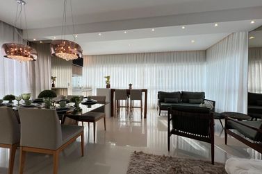 Apartamento &agrave; venda - 153m&sup2; - Meia Praia
