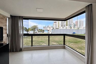 Apartamento &agrave; venda - 85m&sup2; - Meia Praia