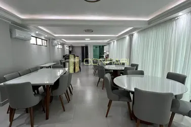 Apartamento &agrave; venda - 117m&sup2; - Meia Praia