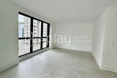 Apartamento &agrave; venda - 132m&sup2; - Meia Praia