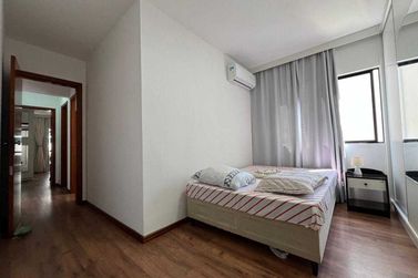 Apartamento &agrave; venda - 140m&sup2; - Meia Praia