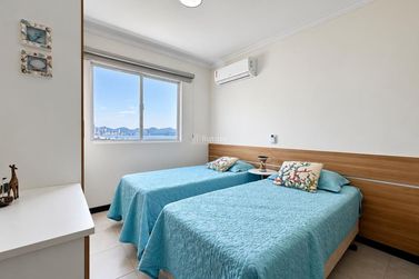 Apartamento &agrave; venda - 170m&sup2; - Meia Praia