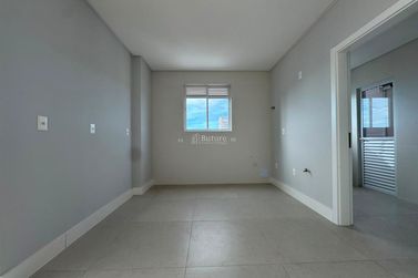 Apartamento &agrave; venda - 160m&sup2; - Meia Praia