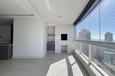 Apartamento &agrave; venda - 129m&sup2; - Meia Praia
