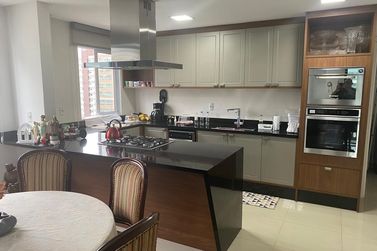 Apartamento &agrave; venda - 303m&sup2; - Meia Praia