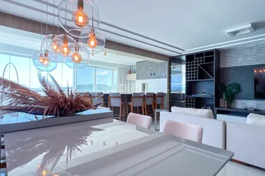 Apartamento &agrave; venda - 198m&sup2; - Meia Praia