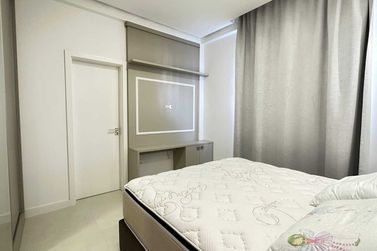 Apartamento &agrave; venda - 151m&sup2; - Meia Praia