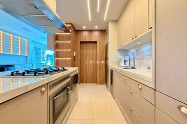 Apartamento &agrave; venda - 135m&sup2; - Meia Praia