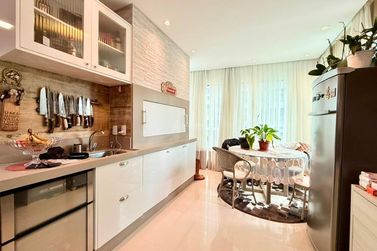 Apartamento &agrave; venda - 135m&sup2; - Meia Praia