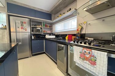 Apartamento &agrave; venda - 146m&sup2; - Meia Praia