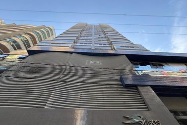 Apartamento &agrave; venda - 146m&sup2; - Meia Praia