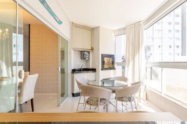 Apartamento &agrave; venda - 121m&sup2; - Meia Praia