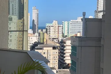 Apartamento para alugar - 150m&sup2; - Meia Praia