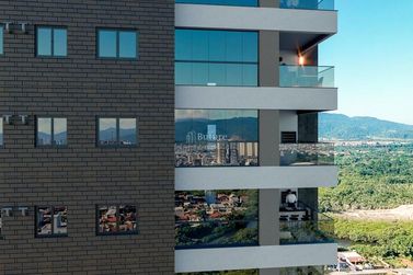 Apartamento &agrave; venda - 166m&sup2; - Meia Praia