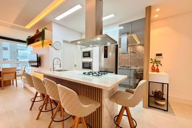 Apartamento &agrave; venda - 129m&sup2; - Meia Praia