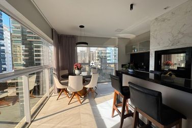 Apartamento para alugar - 137m&sup2; - Meia Praia
