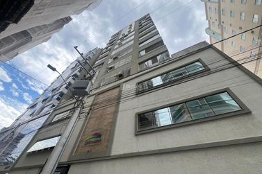 Apartamento &agrave; venda - 118m&sup2; - Meia Praia