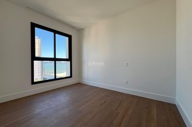Apartamento &agrave; venda - 123m&sup2; - Meia Praia