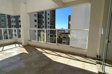 Apartamento &agrave; venda - 222m&sup2; - Centro