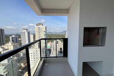 Apartamento &agrave; venda - 130m&sup2; - Meia Praia