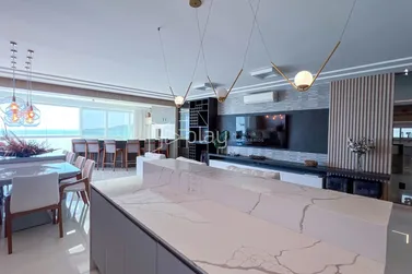 Apartamento &agrave; venda - 198m&sup2; - Meia Praia