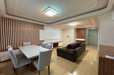 Apartamento &agrave; venda - 213m&sup2; - Meia Praia
