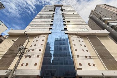 Apartamento &agrave; venda - 198m&sup2; - Meia Praia