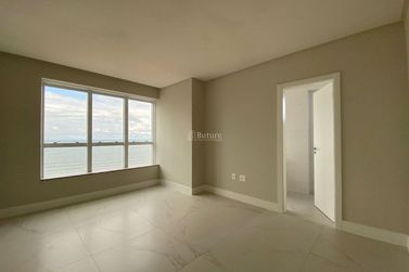 Apartamento &agrave; venda - 157m&sup2; - Meia Praia