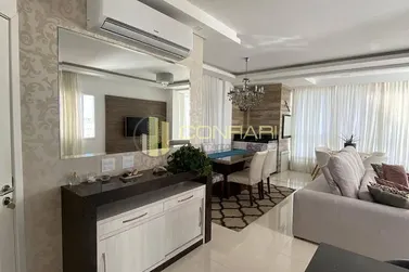 Apartamento &agrave; venda - 222m&sup2; - Centro