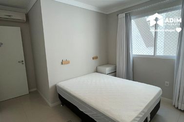Apartamento para alugar - 110m&sup2; - Meia Praia