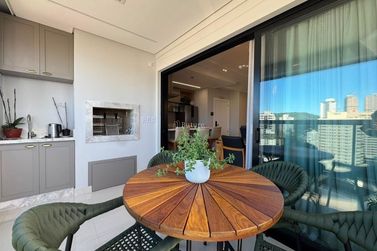 Apartamento &agrave; venda - 93m&sup2; - Centro