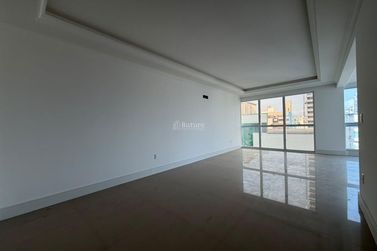 Apartamento &agrave; venda - 125m&sup2; - Meia Praia