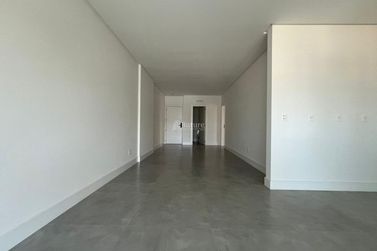 Apartamento &agrave; venda - 132m&sup2; - Meia Praia