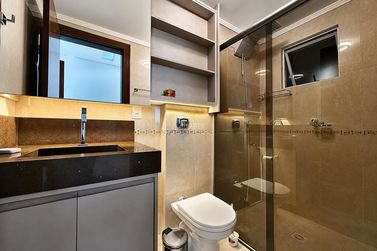 Apartamento &agrave; venda - 170m&sup2; - Meia Praia
