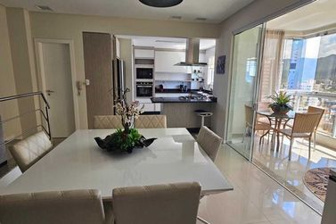 Apartamento &agrave; venda - 246m&sup2; - Meia Praia