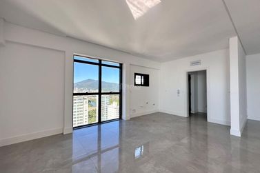 Apartamento &agrave; venda - 198m&sup2; - Meia Praia